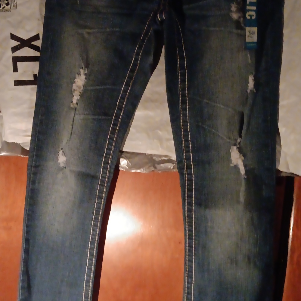 Y2K Nwt curvalicious boot cut Jean with rips and white stitching, button pockets - Picture 2 of 4